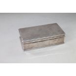 Silver cigarette box with moulded edges, Birmingham, 1928, 17.5cm.