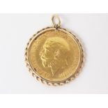 Sovereign 1911, detachable 9ct gold pendant mount.