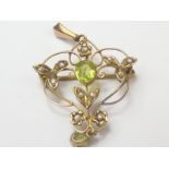 Edwardian gold pendant with peridot and pearls.