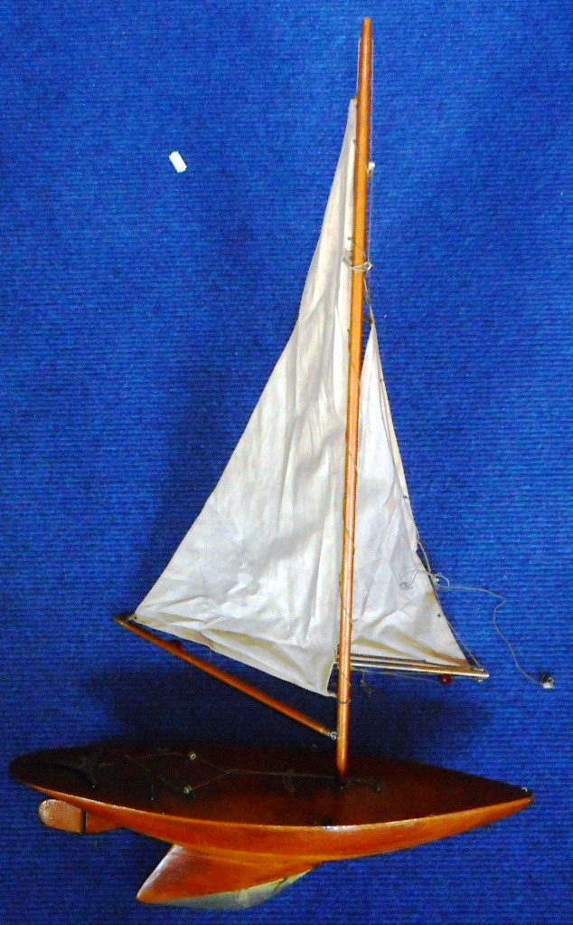 Pond yacht. 'Heather Elf. 52cm long x 87cm high.