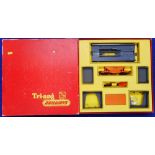 Tri-ang Railways. R.161 Operating Hopper car set.