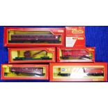 Tri-ang Hornby Various rolling stock and a carriage (7)