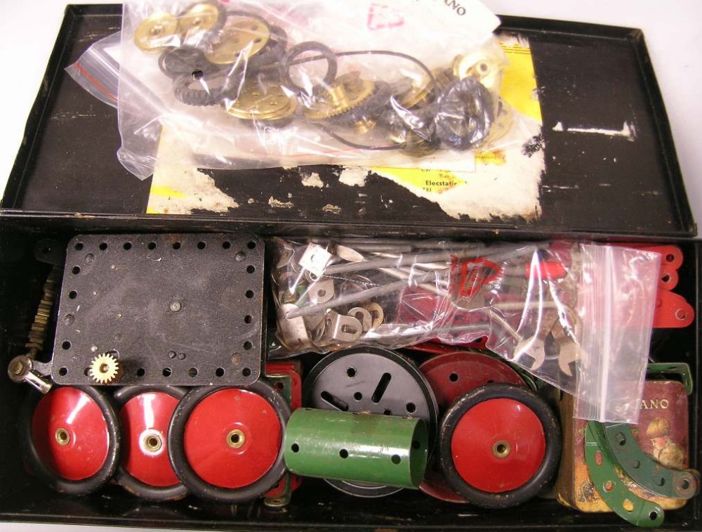 Meccano. Box of various components.