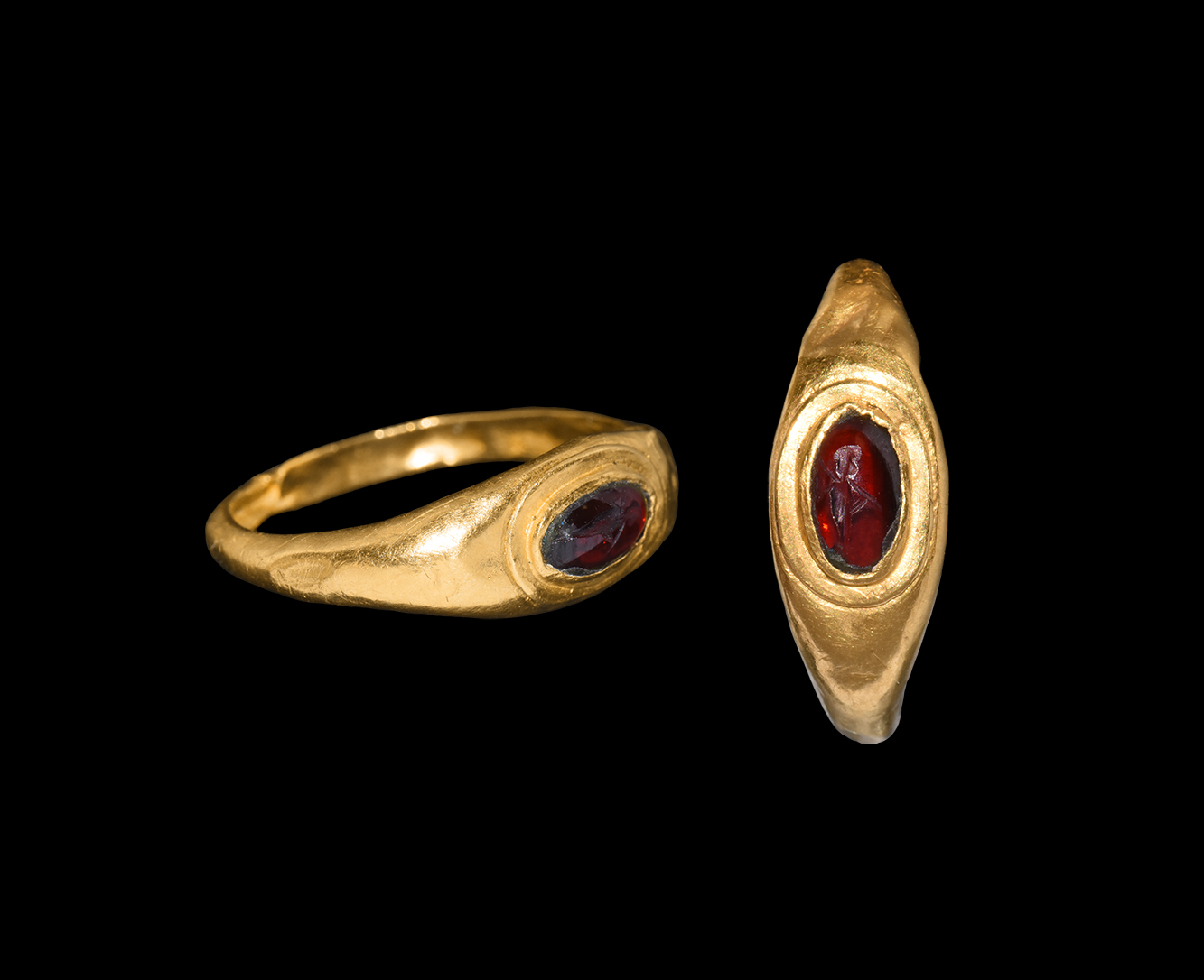 Roman Gold Ring with Garnet Cabochon