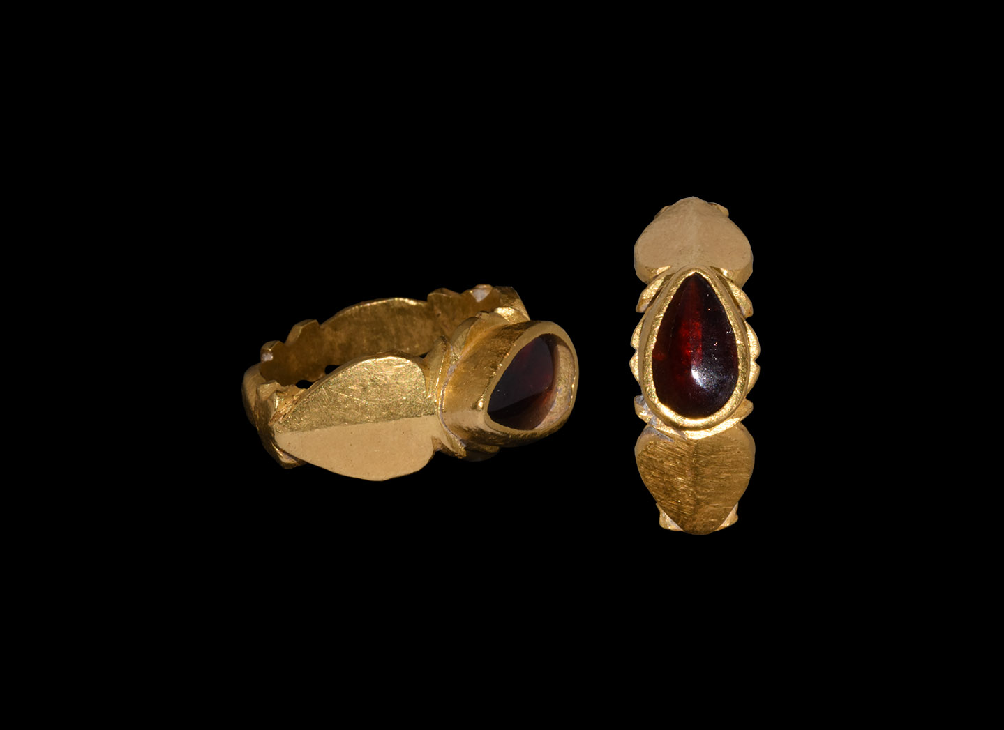 Roman Gold Ring with Teardrop Garnet