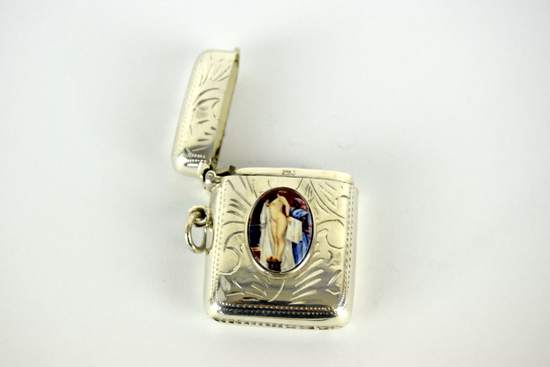 a silver vesta case with nude enamel image - Image 3 of 4