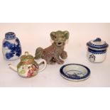 Collection of oriental porcelain /pottery items (5)