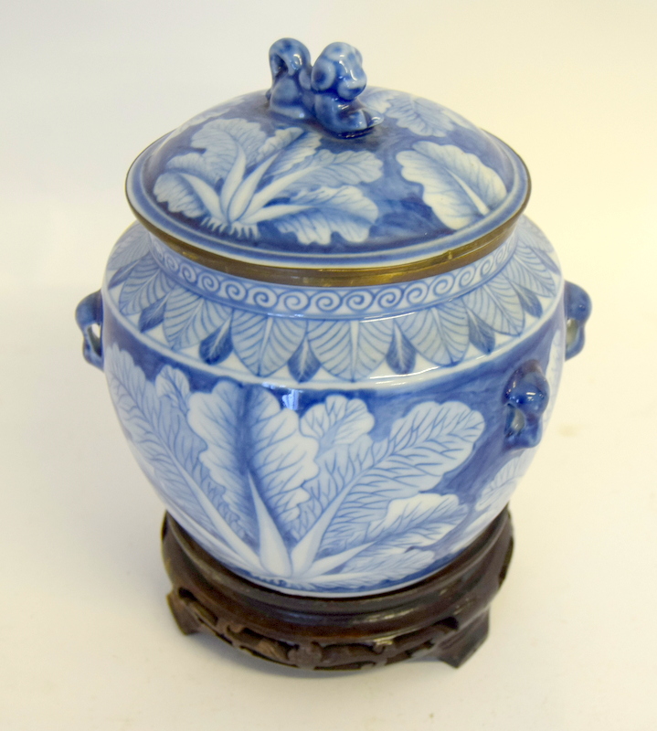 Oriental blue and white decorated jar and cover on a carved wooden stand - Image 2 of 9