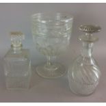 Chrystal glass centre table comport and 2 decanters comport is28x19cm