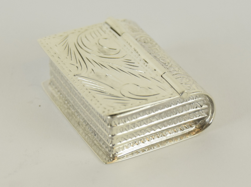 a 925 silver pill box in the form of a book - Image 2 of 4