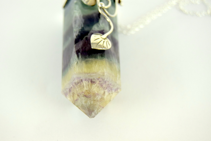 a substantial amethyst and crystal pendant necklace with silver fittings - Image 3 of 4
