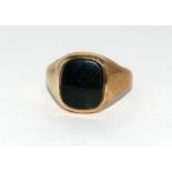 9ct gold Gents signet ring with green set centre square stone size