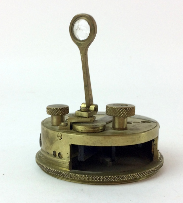 A brass cased Clinometer 8cms diameter with impressed serial number 4058 - Image 4 of 5