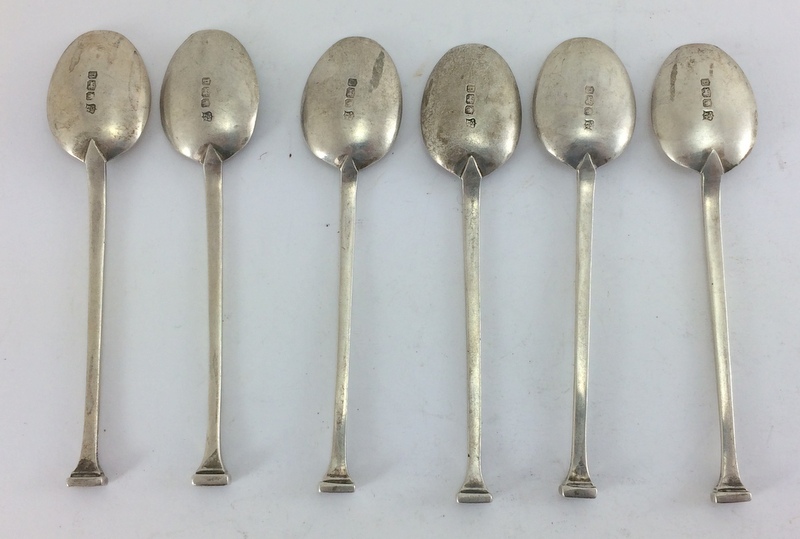 6 Silver teaspoons Spoons. Hallmarked Sheffield 1921 by J T & co. Length 10.5g. Total Weight 70g - Image 4 of 5