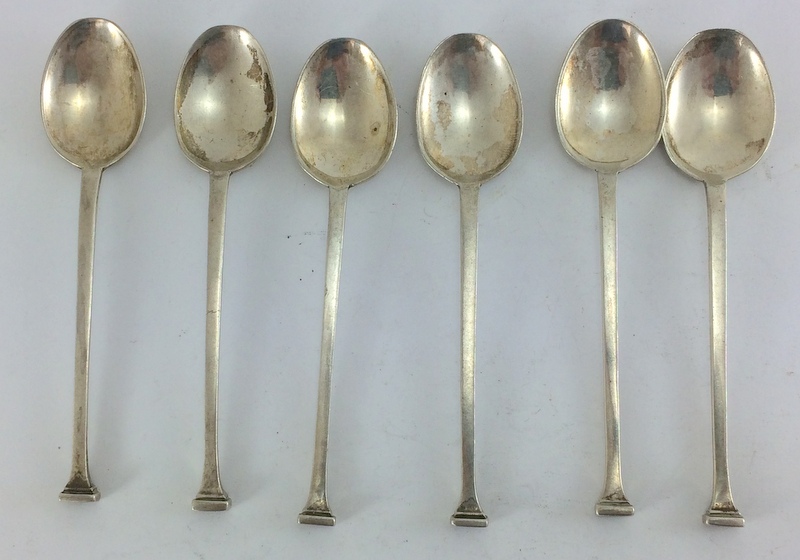 6 Silver teaspoons Spoons. Hallmarked Sheffield 1921 by J T & co. Length 10.5g. Total Weight 70g