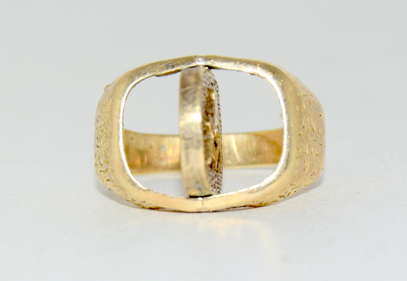 9ct gold gents Masonic twist face signet ring size K - Image 5 of 5