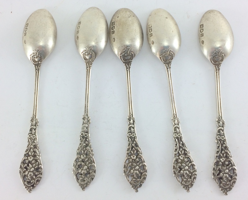 5 silver teaspoons. hallmarked London 1909 by Williams Comyns 7 Sons. 11.5cm in length, total weight - Image 4 of 6