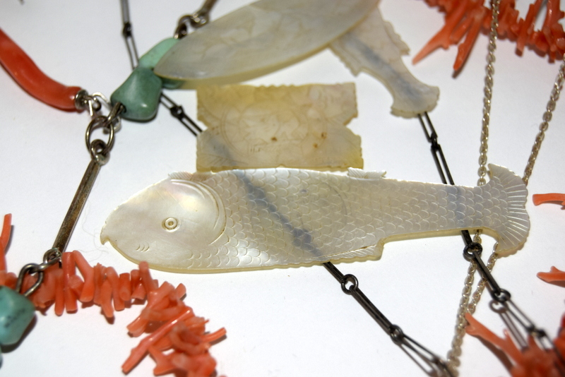 Mixed collection of turquoise, coral, mother of pearl, bone and silver jewellery - Image 5 of 7