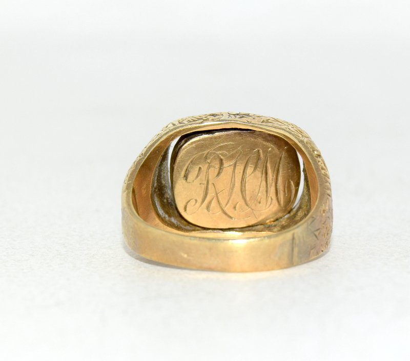 9ct gold gents Masonic twist face signet ring size K - Image 4 of 5