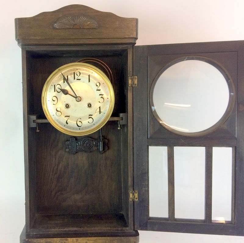 Oak wall clock and key - Image 4 of 8