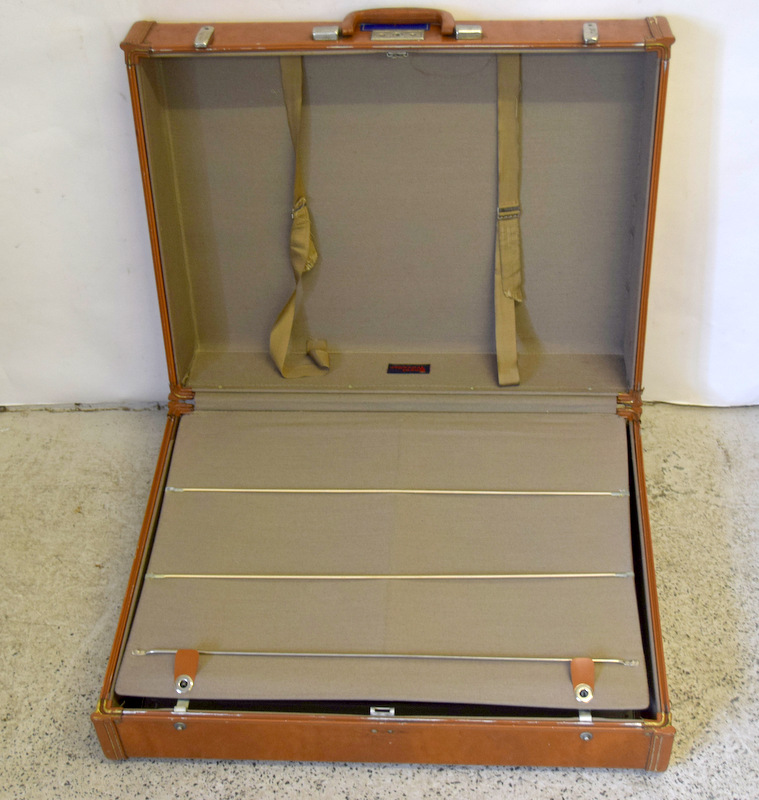 3 Vintage suitcases. Royal traveller and Globetrotter - Image 2 of 4