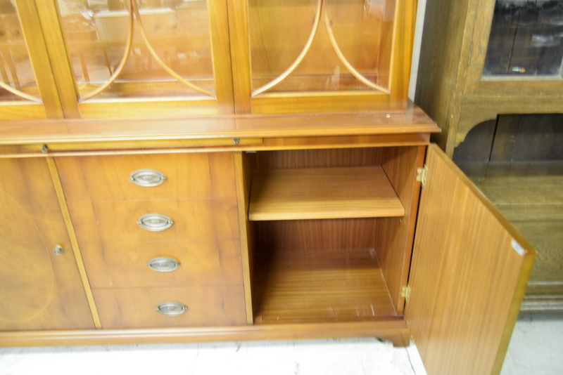 Modern Yew wood display cabinet in two parts with glass shelves and internal fit cutting slide 2 - Image 4 of 7