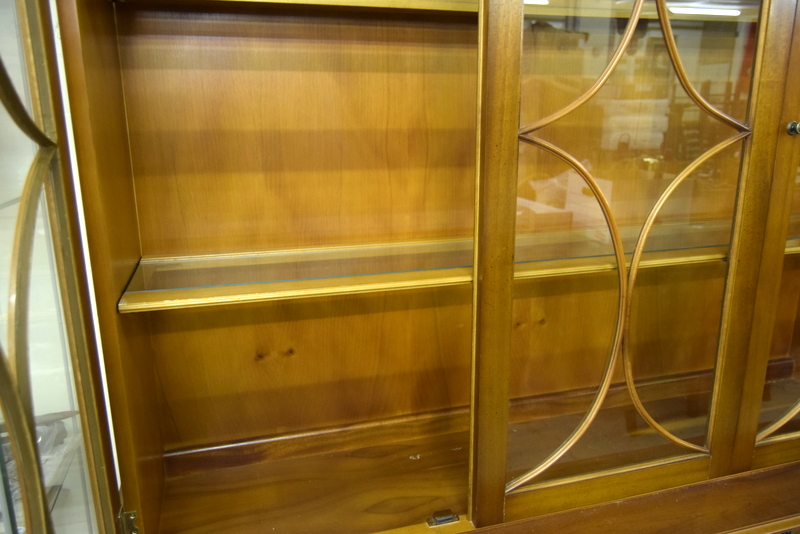 Modern Yew wood display cabinet in two parts with glass shelves and internal fit cutting slide 2 - Image 6 of 7