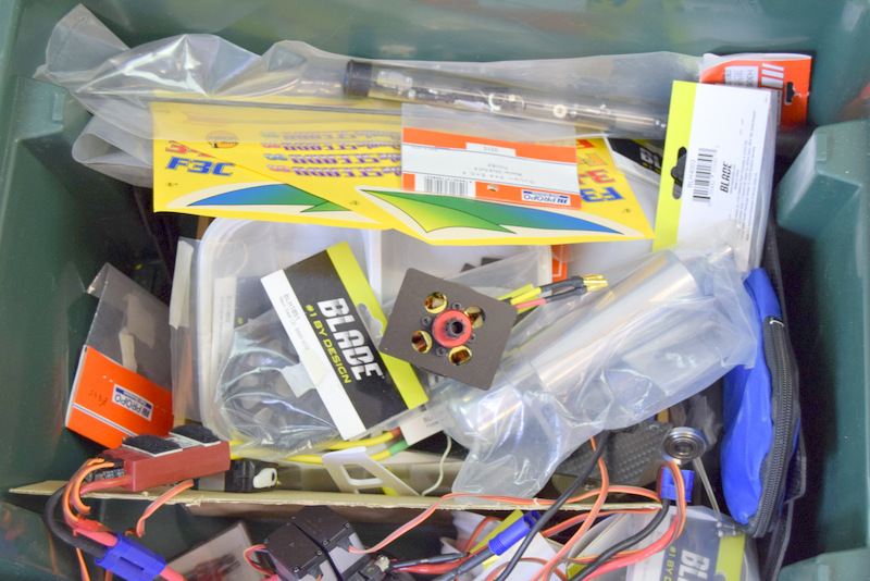 Box of miscellaneous radio controlled and modelling items for spare & repairs - Image 4 of 4