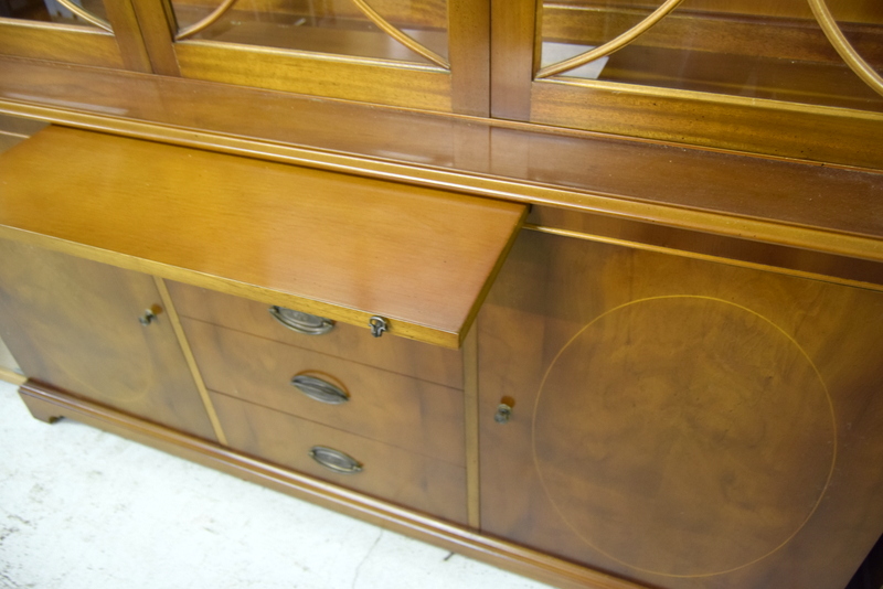 Modern Yew wood display cabinet in two parts with glass shelves and internal fit cutting slide 2 - Image 5 of 7