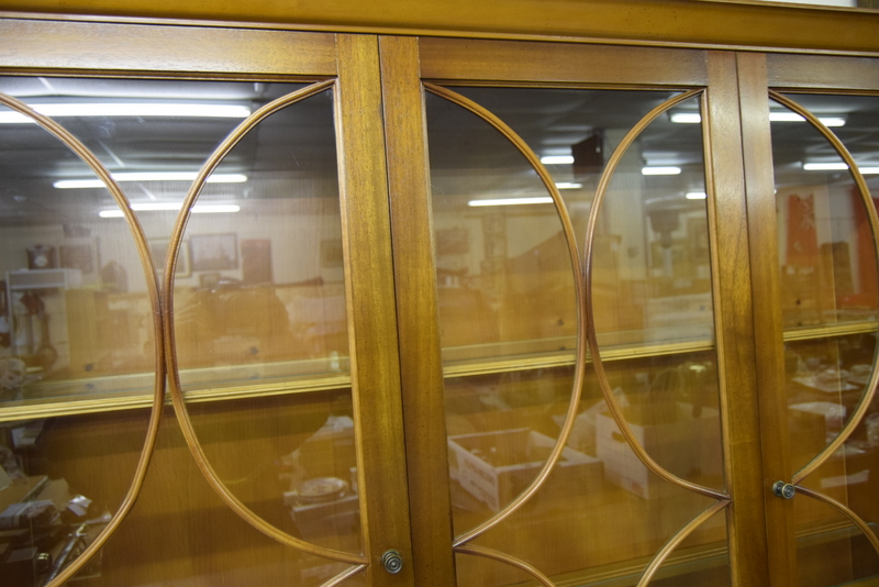 Modern Yew wood display cabinet in two parts with glass shelves and internal fit cutting slide 2 - Image 7 of 7