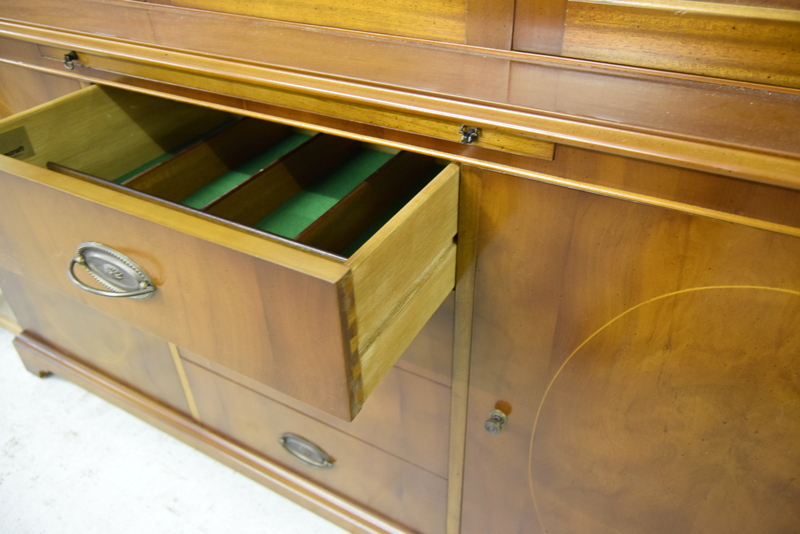 Modern Yew wood display cabinet in two parts with glass shelves and internal fit cutting slide 2 - Image 3 of 7