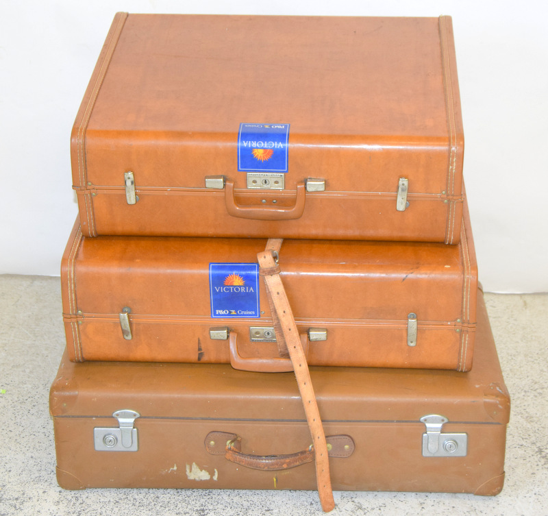 3 Vintage suitcases. Royal traveller and Globetrotter