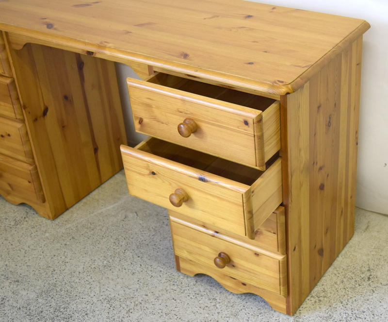 Pine dressing table / desk and pine mirror.. 70 x 135 x 45cm - Image 3 of 4