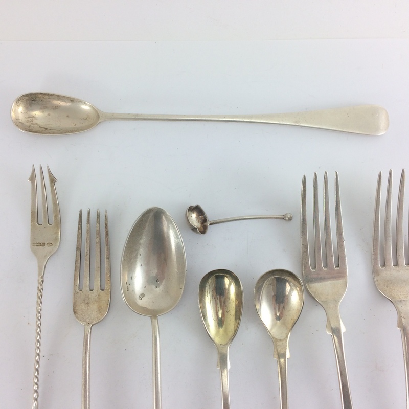 Mixed silver items to include matching fork and spoon with engraved finials hallmarked Sheffield - Image 4 of 7