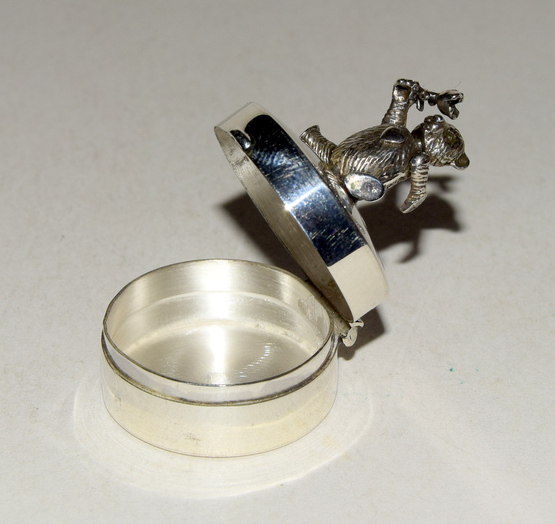 Silver pill box with articulated bear to the lid - Image 2 of 2
