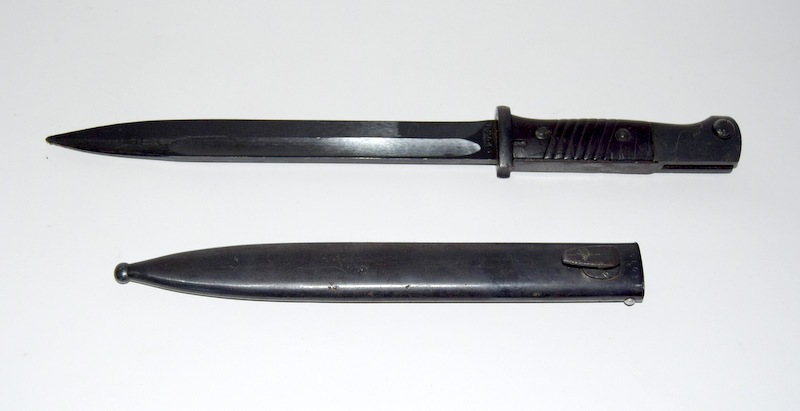 WW2 Third Reich knife bayonet in its steel scabbard