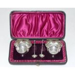 Boxed Victorian silver salts & spoons. London 1891