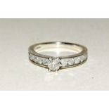 9ct white gold ladies diamond ring centre stone 0.10ct diamond shoulder size P