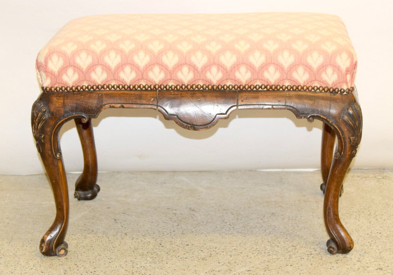 Foot stool with shell motif and cabriole legs 46 x 66 x 40cm