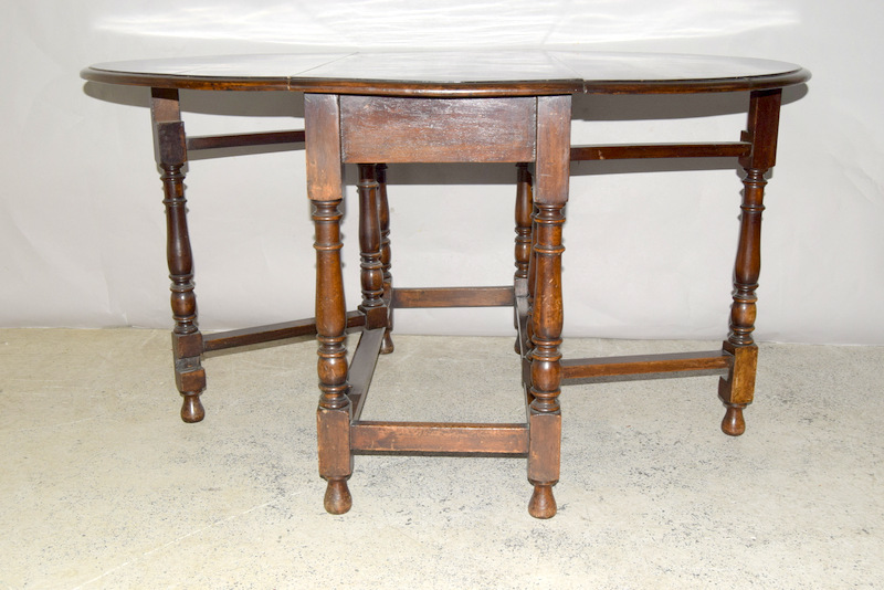 Mahogany gate leg table on turned legs. 74 x 136 x 104cm - Image 4 of 4