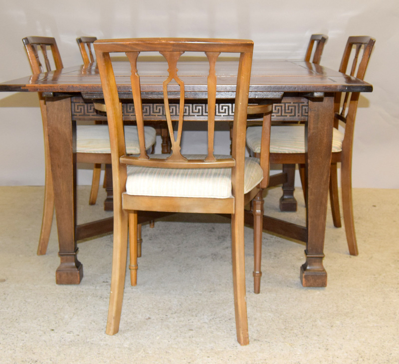 Oak draw leaf table with 6 chairs to include carvers. 75 x 184 x 106cm