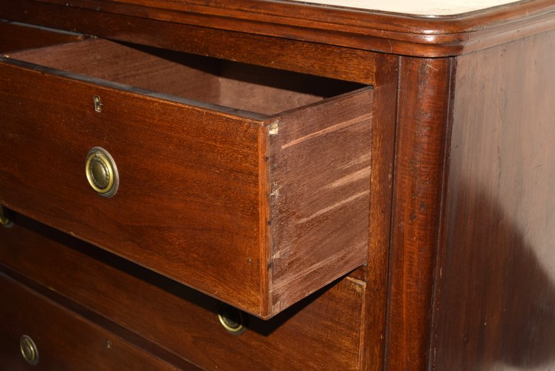 Mahogany 2 over 3 chest of drawers. 120 x 118 x 50 - Image 3 of 3