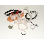 Selection of miscellaneous jewellery items