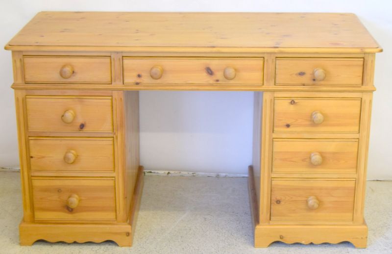 Pine pedestal desk. 80 x 132 x 60cm