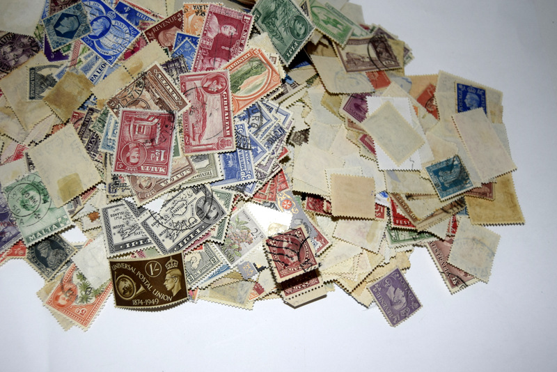 Tin containing large quantity of KGVI World Stamps (several hundreds) - Image 3 of 4