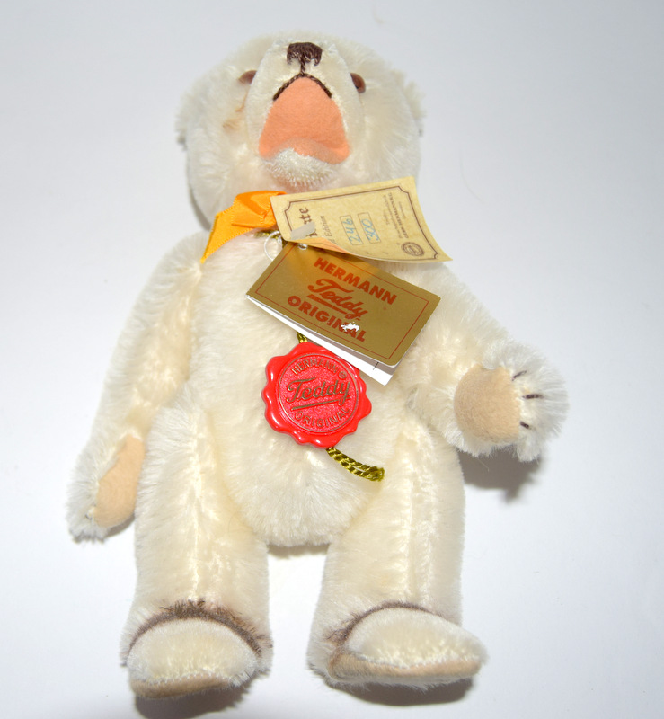 Vintage Hermann Bear. 25cm tall. 240/300 ltd Edition - Image 3 of 3