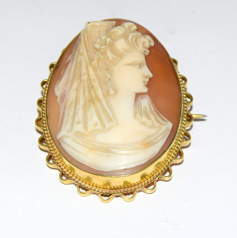 9ct gold cameo brooch