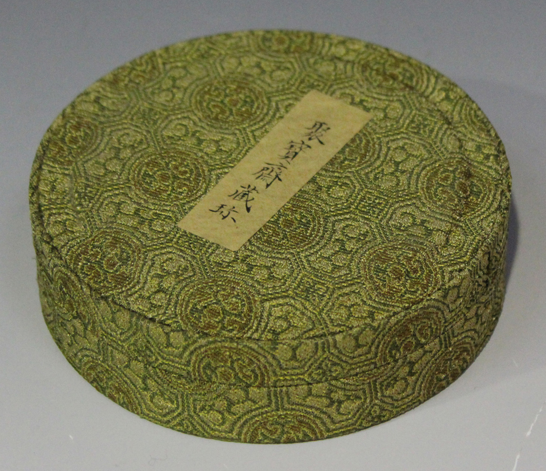 A Chinese archaistic jade two-section bi (disc), probably 20th century, the outer ring carved in - Image 2 of 9