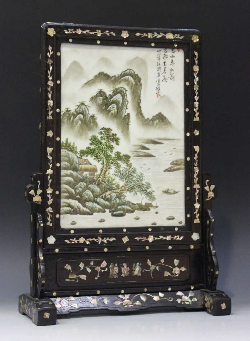 A Chinese hardwood and porcelain table screen, 20th century, the porcelain rectangular panel painted