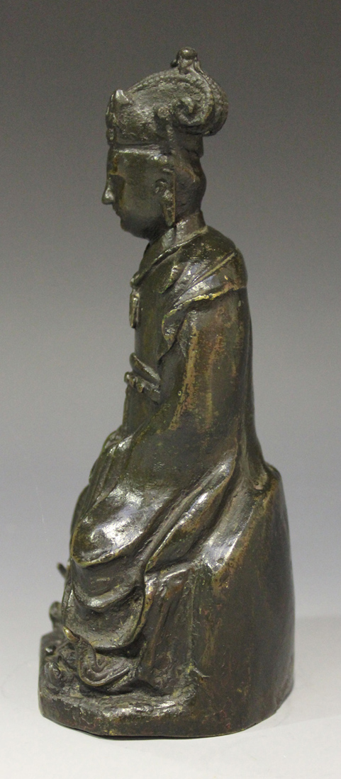 A Chinese brown patinated bronze figure of a seated female official, late Ming dynasty, modelled - Image 4 of 6